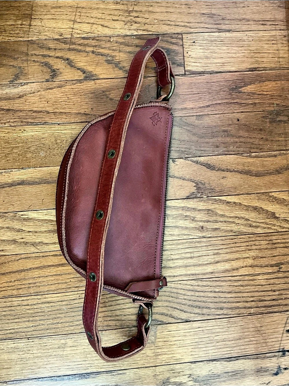 Lyons Leather Co. Bee Cognac Brown Leather Crossbody Bag - Picture 10 of 16